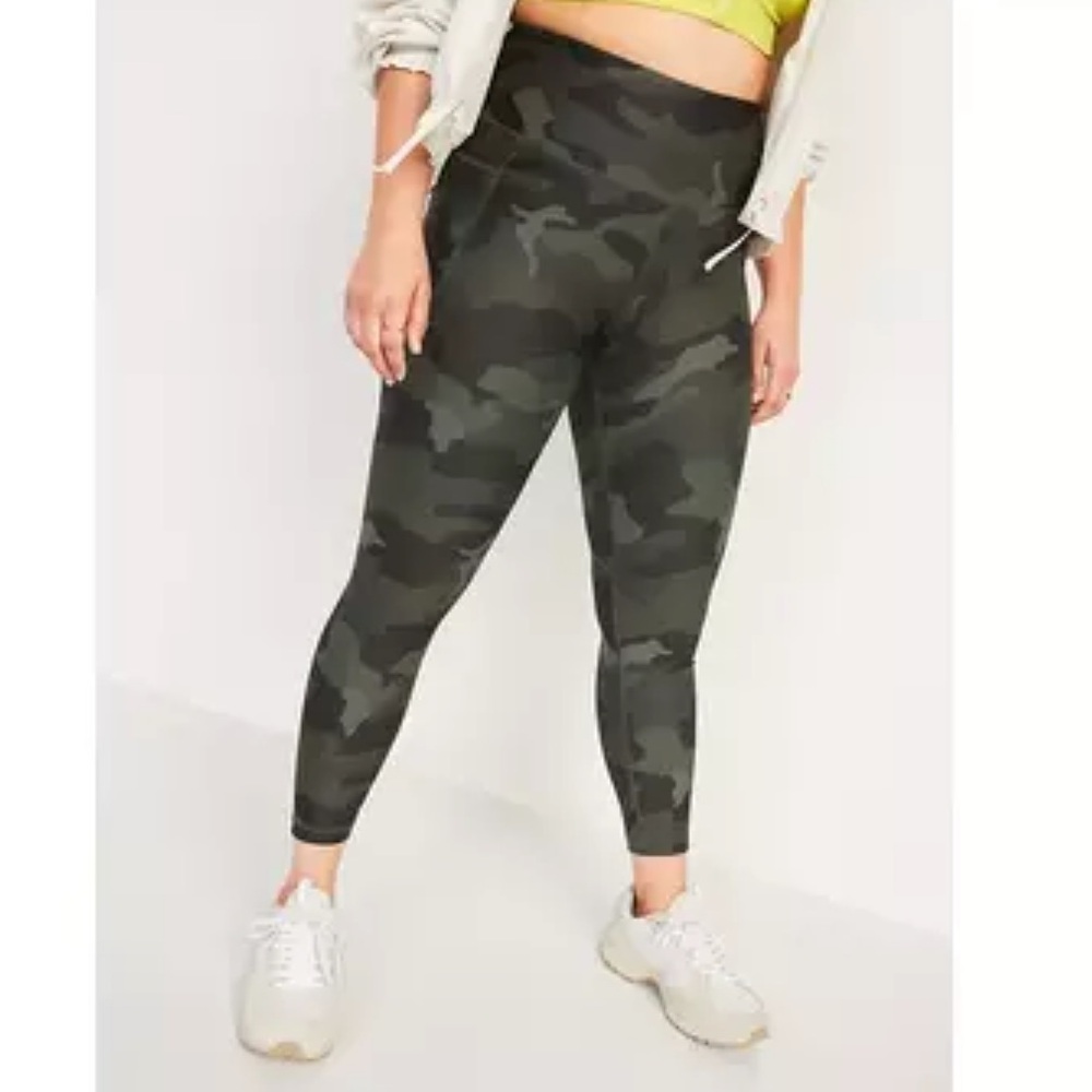 Old Navy Women’s High Waisted PowerSoft Full-Length Camo Pocket Leggings